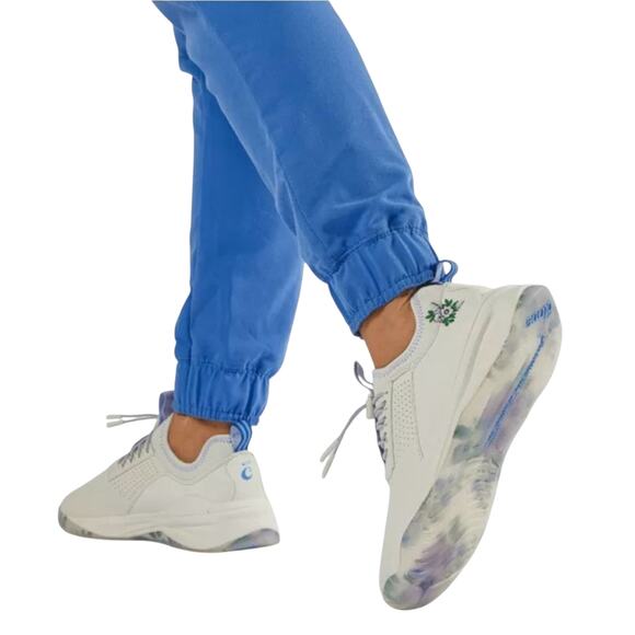 Clove Classic White Women’s Nursing Shoes with Floral Embroidery Size 6.5 - Picture 1 of 13